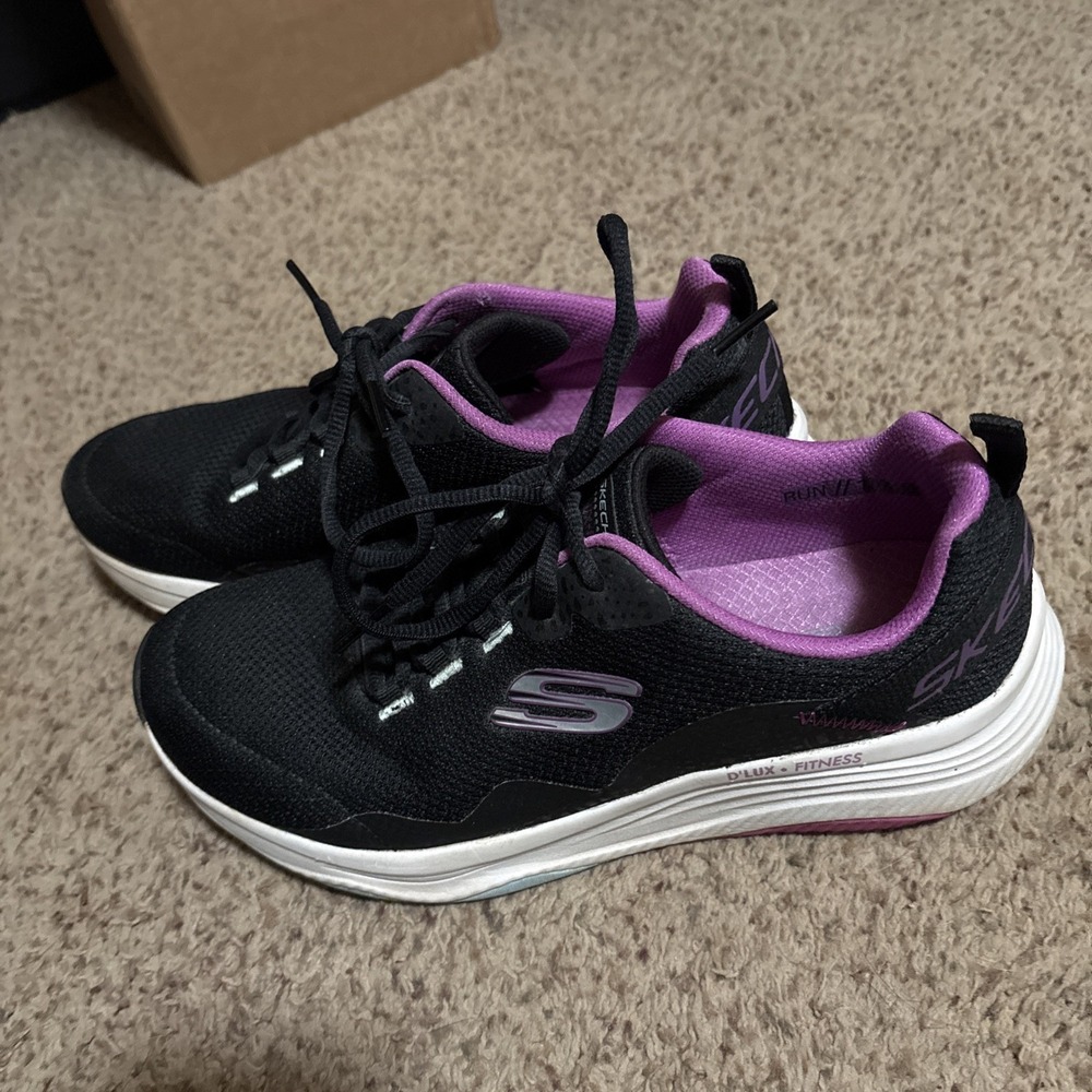 Skechers D'Lux Fitness Sneakers Women's 9.5 Black Purple Memory Foam Comfort